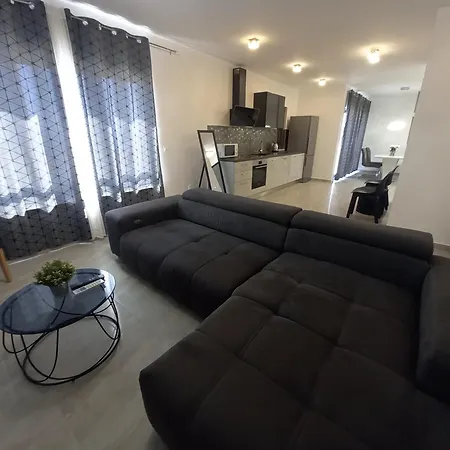 City1 Apartment *