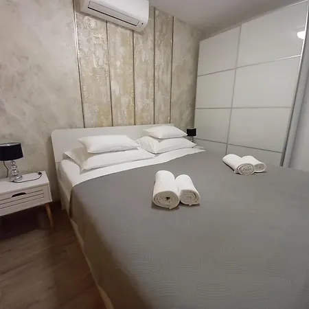 City1 * Makarska